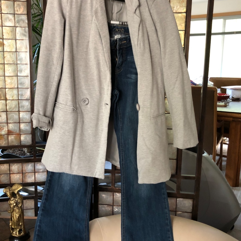 Blazer - Picture 2 of 9